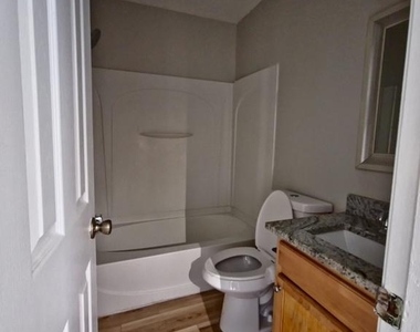546 Wellington Court - Photo Thumbnail 9