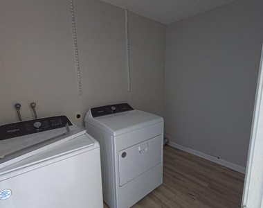 546 Wellington Court - Photo Thumbnail 4