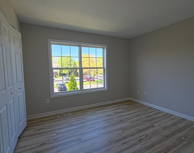 546 Wellington Court - Photo Thumbnail 7