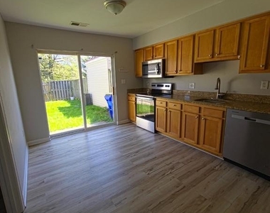 546 Wellington Court - Photo Thumbnail 2