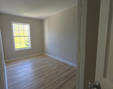 546 Wellington Court - Photo Thumbnail 10