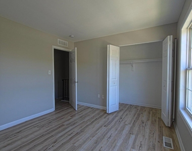 546 Wellington Court - Photo Thumbnail 8