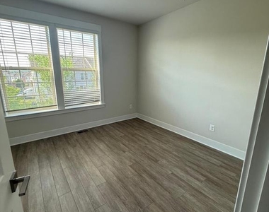 212 Pomegranate Lane - Photo Thumbnail 25