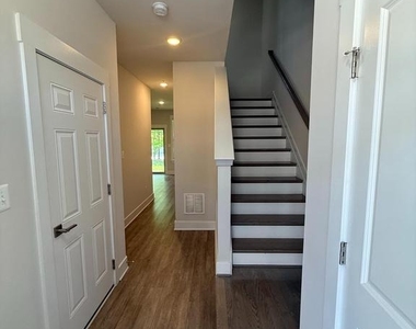 212 Pomegranate Lane - Photo Thumbnail 2