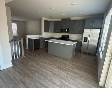 212 Pomegranate Lane - Photo Thumbnail 12