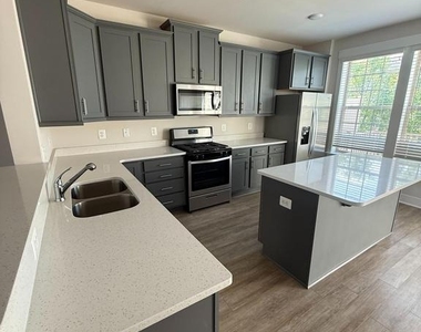 212 Pomegranate Lane - Photo Thumbnail 15