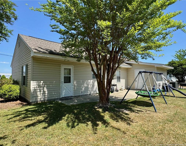 502 E 19th Street - Photo Thumbnail 3