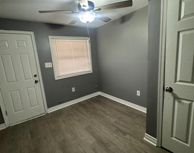 1108 N Bond Street - Photo Thumbnail 12