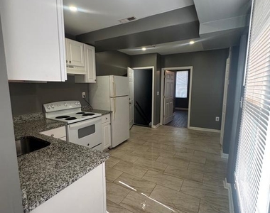 1108 N Bond Street - Photo Thumbnail 9