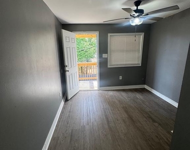 1108 N Bond Street - Photo Thumbnail 13