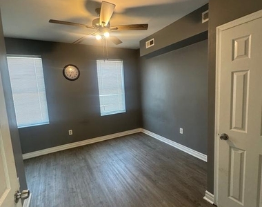1108 N Bond Street - Photo Thumbnail 24