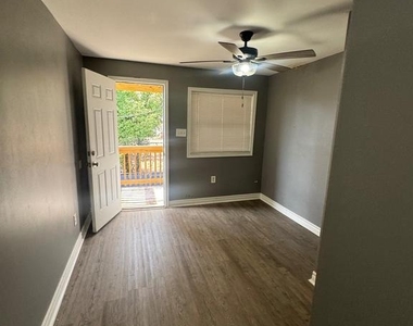 1108 N Bond Street - Photo Thumbnail 21