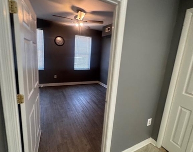 1108 N Bond Street - Photo Thumbnail 19