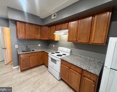 1108 N Bond Street - Photo Thumbnail 10