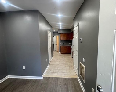 1108 N Bond Street - Photo Thumbnail 6