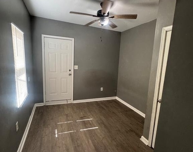 1108 N Bond Street - Photo Thumbnail 18