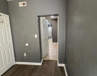 1108 N Bond Street - Photo Thumbnail 17