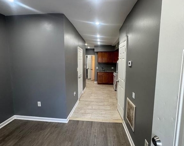 1108 N Bond Street - Photo Thumbnail 5
