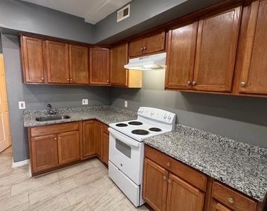 1108 N Bond Street - Photo Thumbnail 9