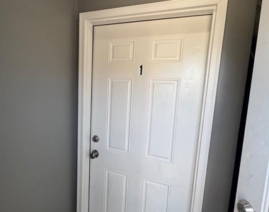 1108 N Bond Street - Photo Thumbnail 4