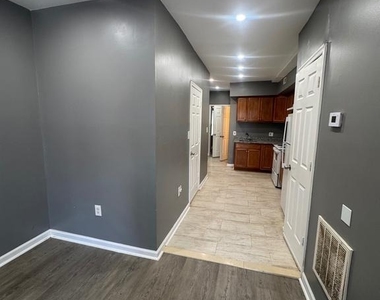 1108 N Bond Street - Photo Thumbnail 8