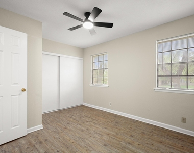 3801 Foust Trl - Photo Thumbnail 18