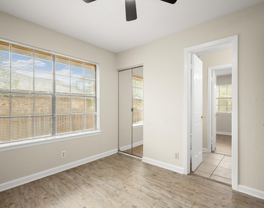 3801 Foust Trl - Photo Thumbnail 12