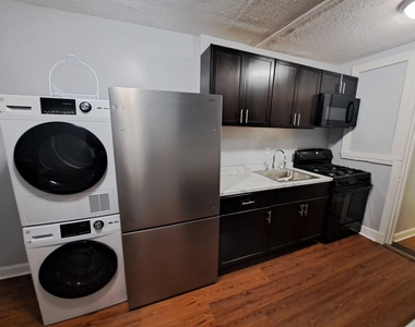 3516 Ely Pl Se - Photo Thumbnail 2