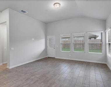 1941 Colonial Ave Ave - Photo Thumbnail 7