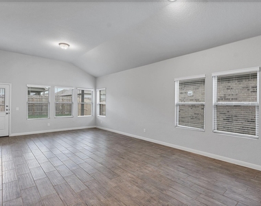 1941 Colonial Ave Ave - Photo Thumbnail 6