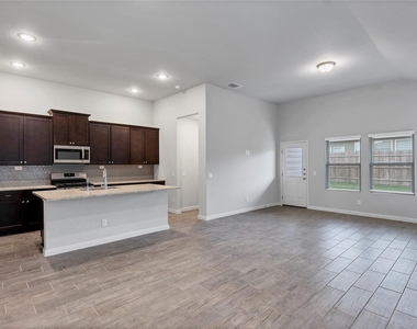 1941 Colonial Ave Ave - Photo Thumbnail 5