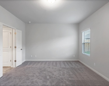 1941 Colonial Ave Ave - Photo Thumbnail 10