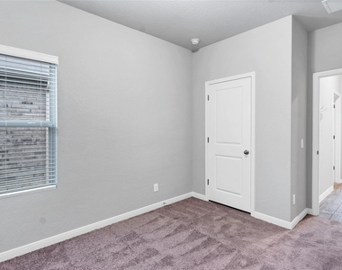 1941 Colonial Ave Ave - Photo Thumbnail 19