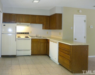 138 Marlowe Court - Photo Thumbnail 5