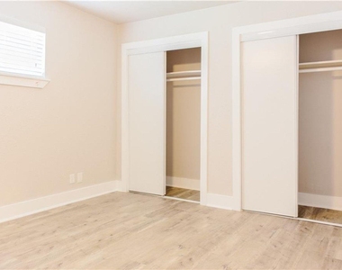 1302 E 52nd St - Photo Thumbnail 3
