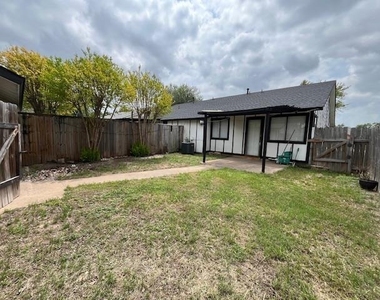 1410 W Braker Ln - Photo Thumbnail 6