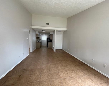 1410 W Braker Ln - Photo Thumbnail 2