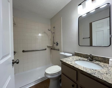 1410 W Braker Ln - Photo Thumbnail 4