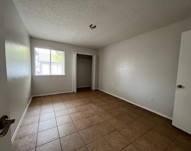 1410 W Braker Ln - Photo Thumbnail 3