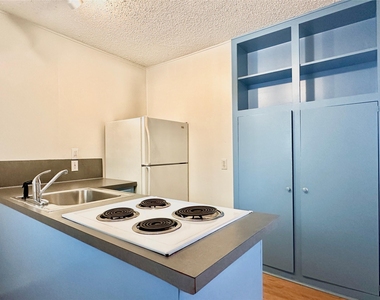 2711 Hemphill Park - Photo Thumbnail 2