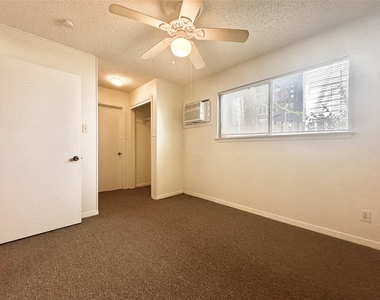 2711 Hemphill Park - Photo Thumbnail 5