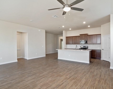 8202 Dampton Ln - Photo Thumbnail 10