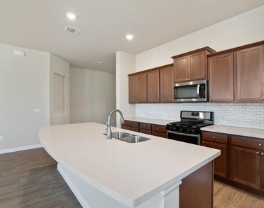 8202 Dampton Ln - Photo Thumbnail 6