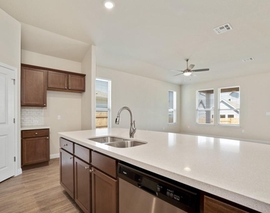 8202 Dampton Ln - Photo Thumbnail 7