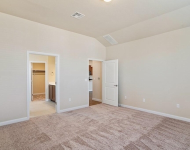 8202 Dampton Ln - Photo Thumbnail 12