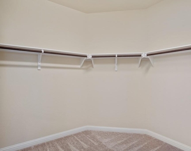 8202 Dampton Ln - Photo Thumbnail 16