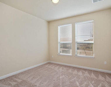 8202 Dampton Ln - Photo Thumbnail 19