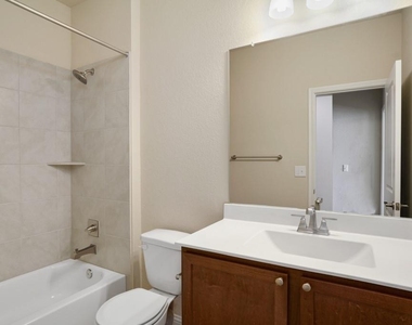 8202 Dampton Ln - Photo Thumbnail 18