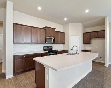 8202 Dampton Ln - Photo Thumbnail 5