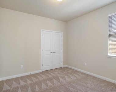 8202 Dampton Ln - Photo Thumbnail 17
